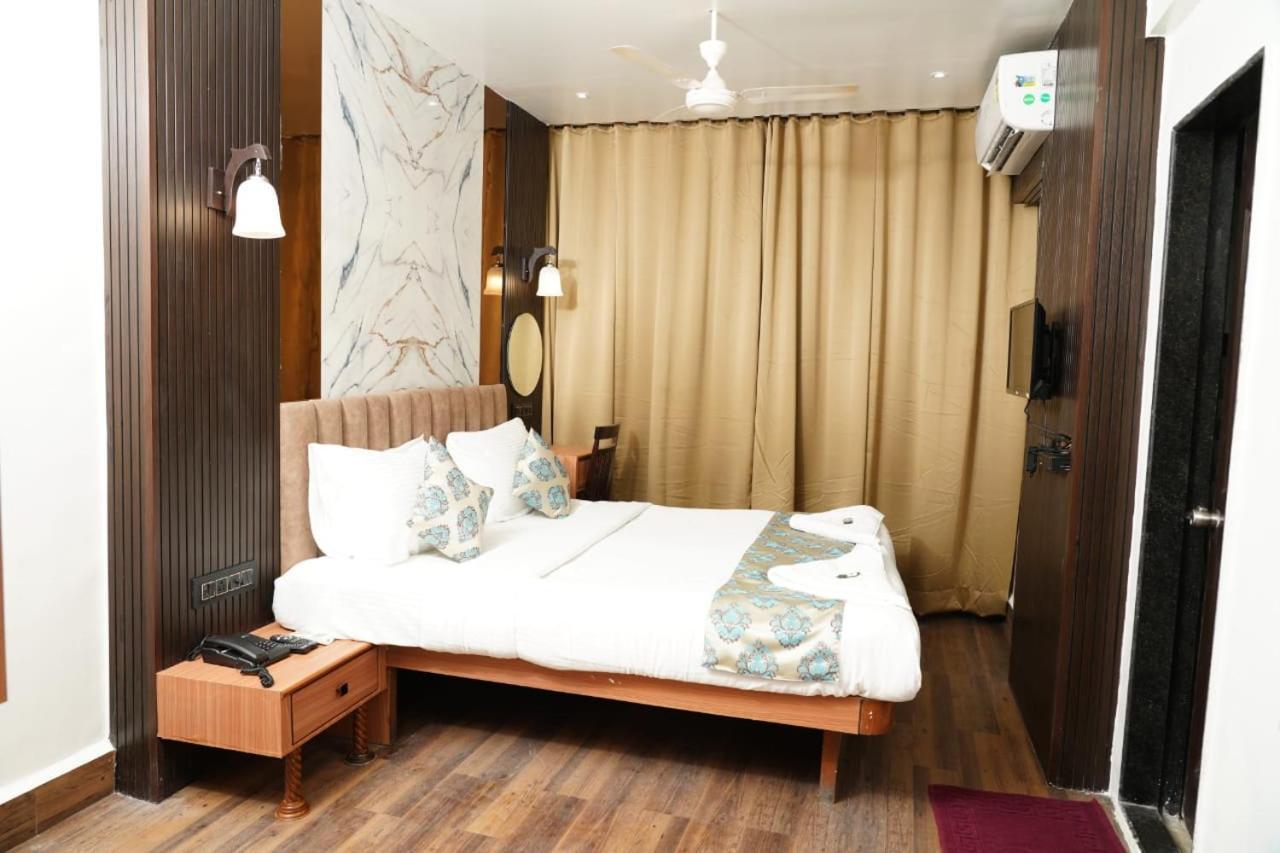 Hotel Padma Krishna Pune Zewnętrze zdjęcie