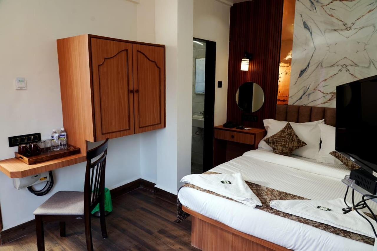 Hotel Padma Krishna Pune Zewnętrze zdjęcie