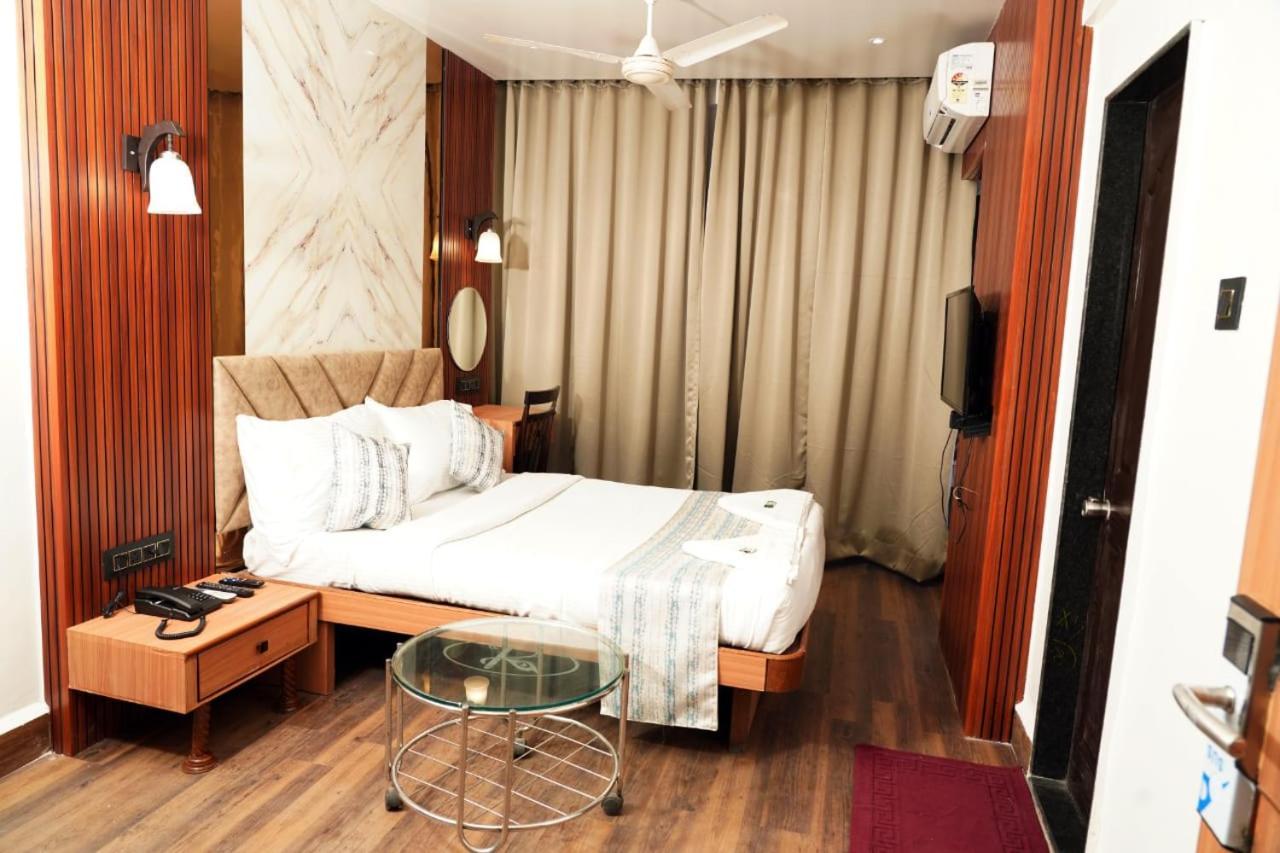 Hotel Padma Krishna Pune Zewnętrze zdjęcie