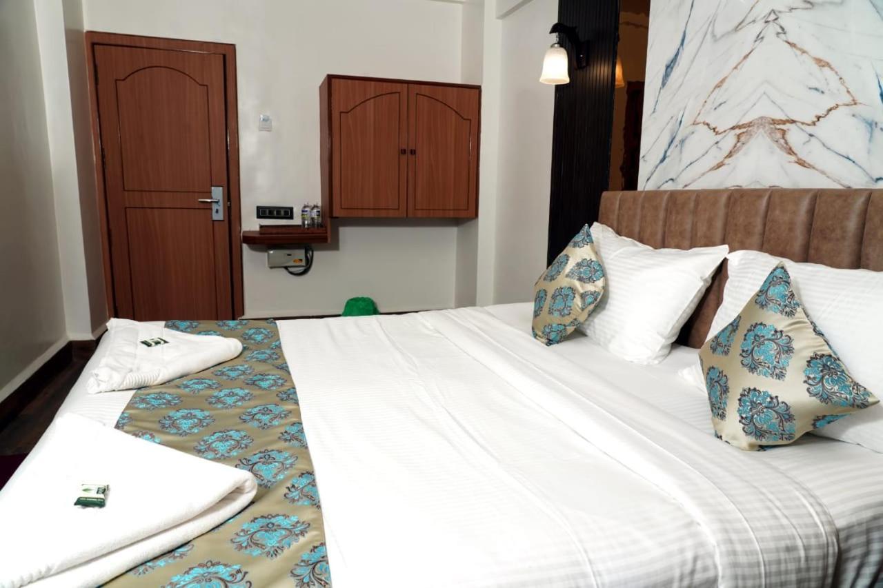 Hotel Padma Krishna Pune Zewnętrze zdjęcie