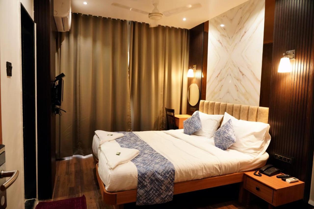 Hotel Padma Krishna Pune Zewnętrze zdjęcie