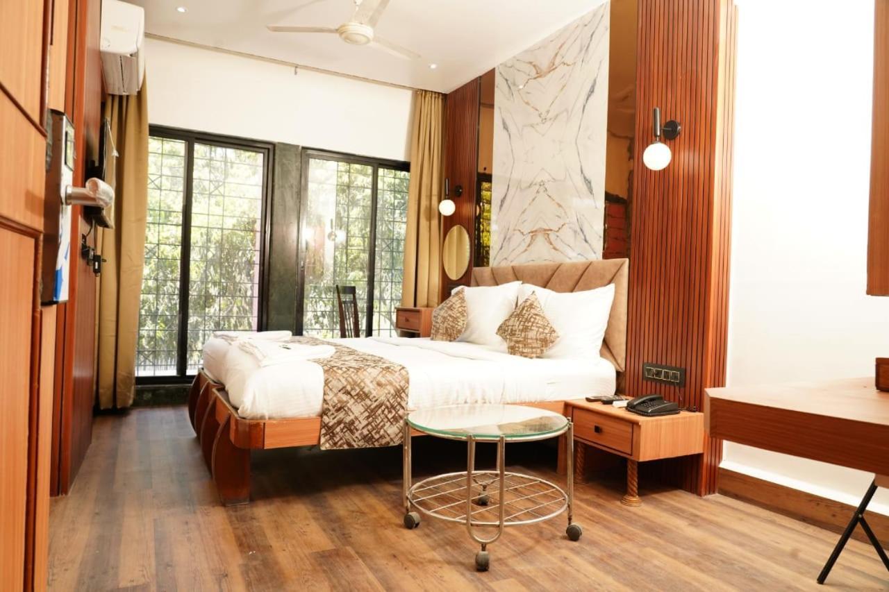 Hotel Padma Krishna Pune Zewnętrze zdjęcie